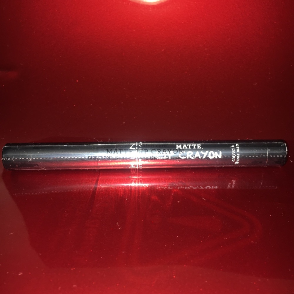 Skinn cosmetics lip crayon Matte
